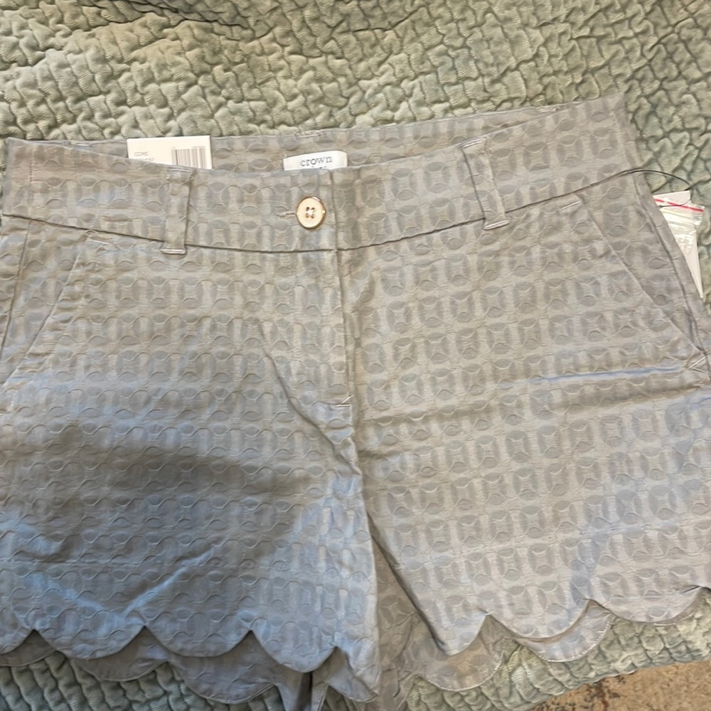 Crown and ivy grey scalloped shorts